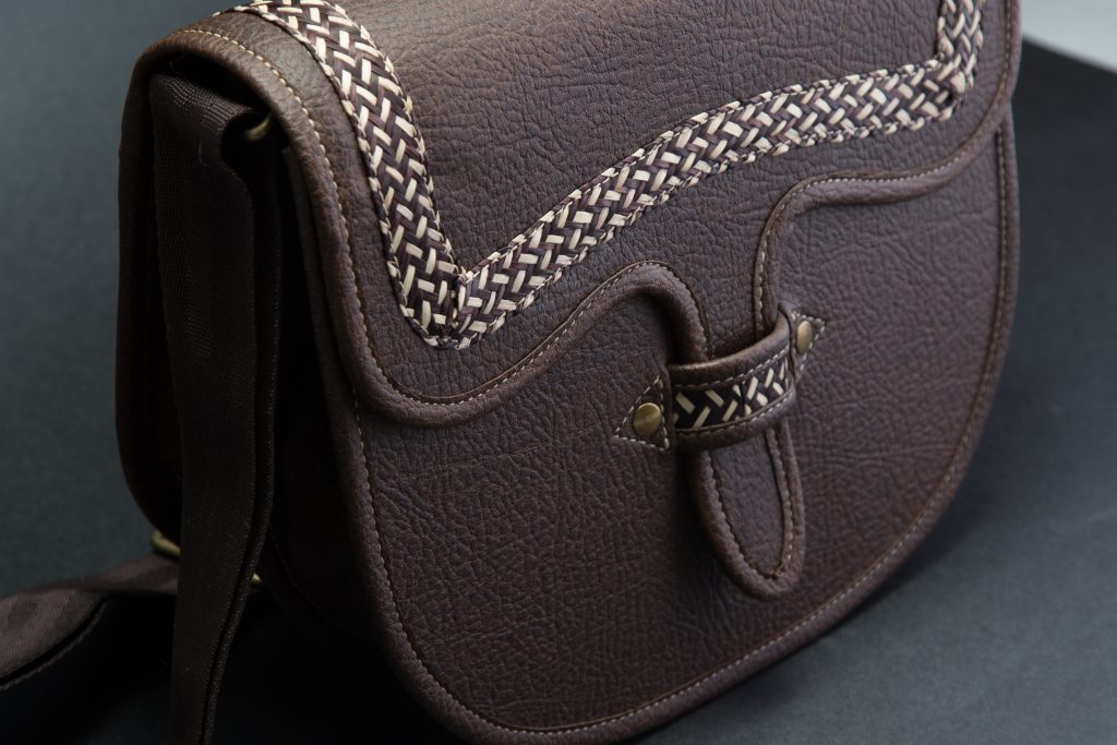 Carriel en cuero y caña flecha